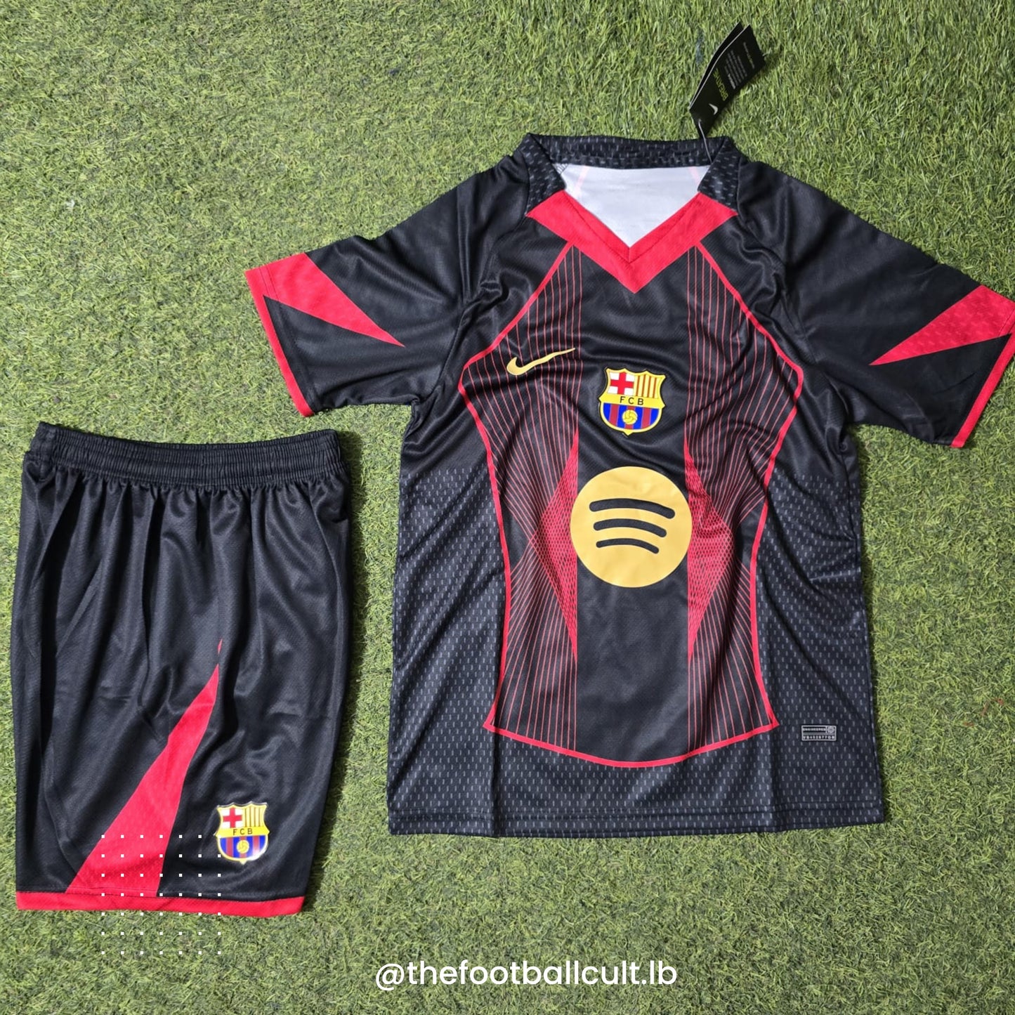 Barcelona Special Edition Red + FREE SHORTS