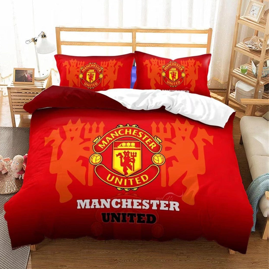 Manchester United Bed Coverlet + 2 Pillow Cases